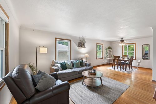 49 Flandrau Pl, Saint Paul, MN, 55106-6810 | Card Image