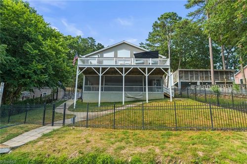 592 Shoreline Rd, Badin Lake, NC, 28127-7664 | Card Image
