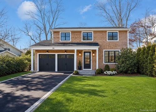 30 Glacier Drive, Smithtown, NY, 11787 | Card Image