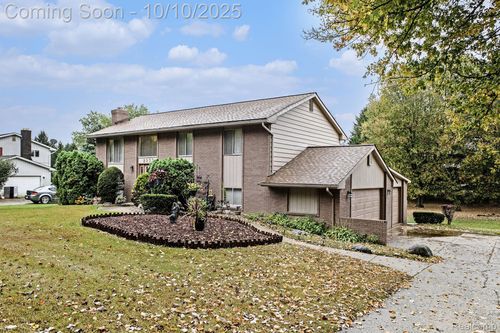 2933 Bullard Rd, Hartland, MI, 48353-3011 | Card Image