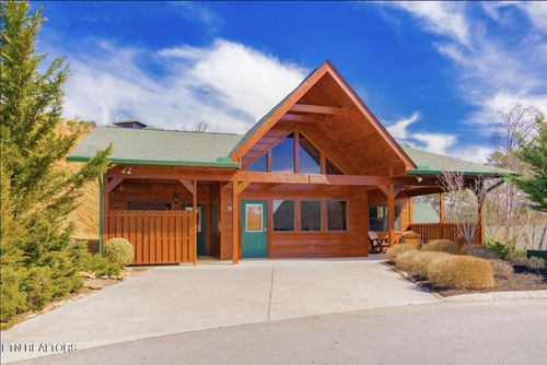 935 Mcmakin Way, Pigeon Forge, TN, 37863-2401 | Card Image