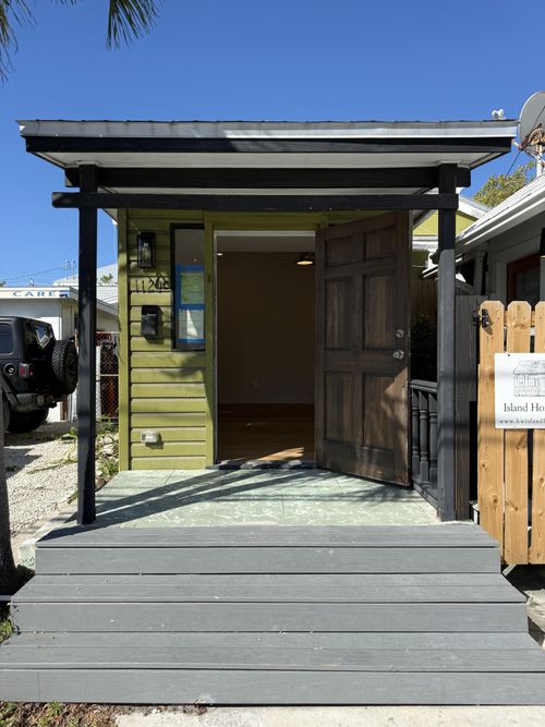 c-1120 White St, Key West, FL, 33040-3327 | Card Image