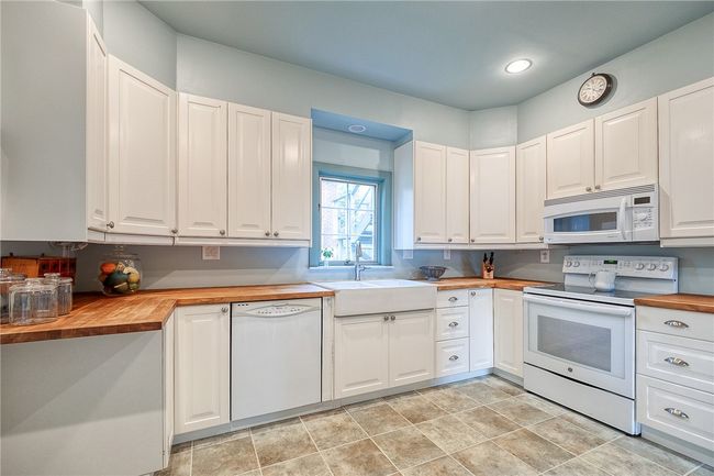912 Howard St, House other with 5 bedrooms, 3 bathrooms and 5 parking in Monongahela PA | Image 16