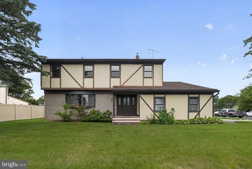 95 Taylor Dr, LEVITTOWN, PA, 19054-2609 | Card Image