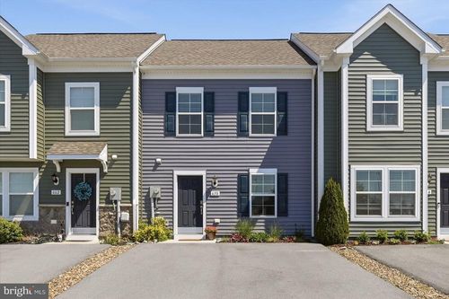 658 Thumper Dr, RANSON, WV, 25438-4892 | Card Image