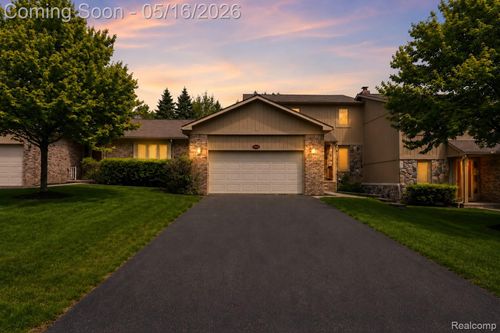 29498 Sylvan Ln, Farmington Hills, MI, 48334-4066 | Card Image