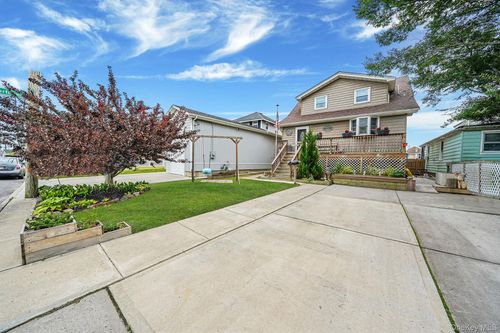 17 East Ave, Lawrence, NY, 11559-1004 | Card Image
