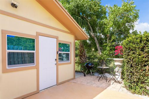 1724 37th St, West Palm Beach, FL, 33407-3502 | Card Image