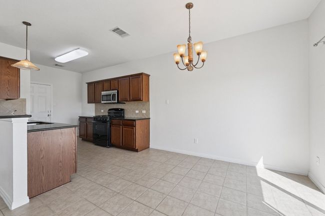 APT-98 - 1900 Little Elm Trl, Townhouse with 3 bedrooms, 3 bathrooms and 2 parking in Cedar Park TX | Image 6