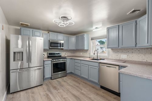 29 Brentwood St, Malden, MA, 02148-4703 | Card Image