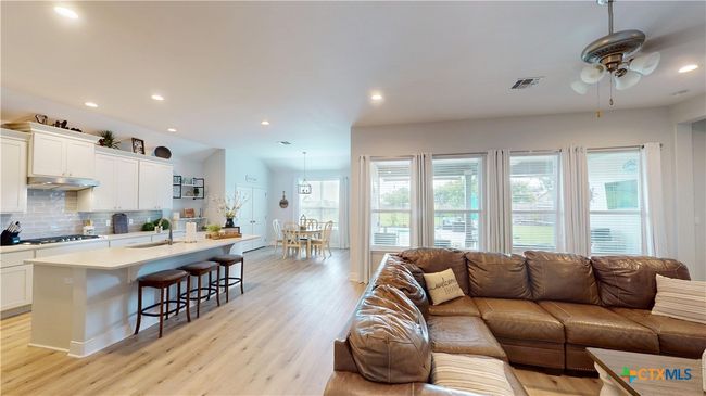 107 Chisholm Trl, House other with 4 bedrooms, 3 bathrooms and null parking in Victoria TX | Image 11