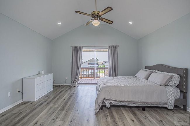 301 Commander Dr, House other with 3 bedrooms, 2 bathrooms and 1 parking in Tiki Island TX | Image 19