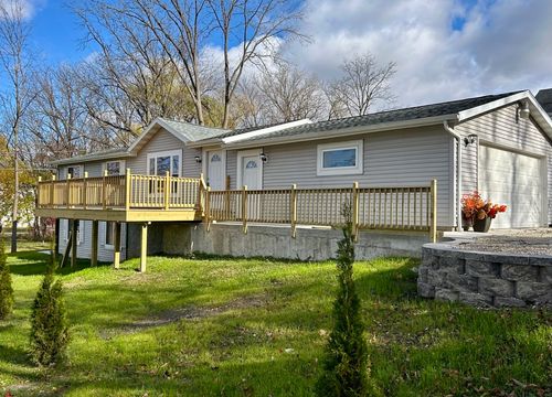 711 Division St, Delafield, WI, 53018-1808 | Card Image