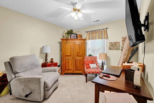 631 Sunflower Circle, Evansville, IN, 47712 | Card Image