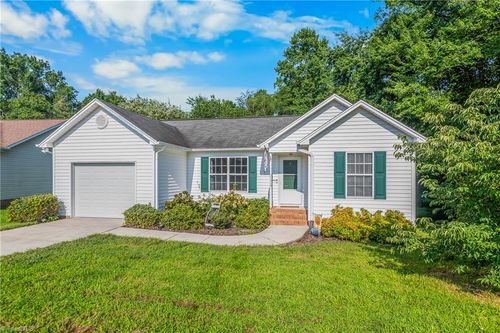 587 Porter Ln, Kernersville, NC, 27284-2417 | Card Image