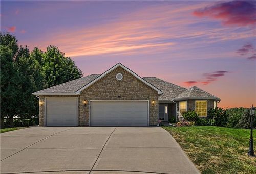 301 Prairie Rose Cir, Smithville, MO, 64089-9172 | Card Image