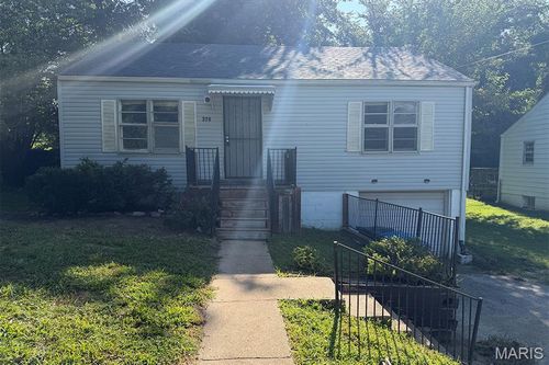 326 Atwater Ave, Saint Louis, MO, 63135-2210 | Card Image