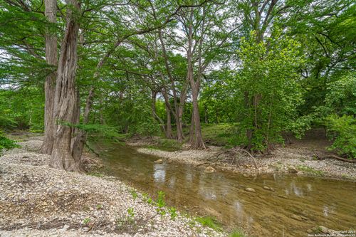960 River Bnd, Bandera, TX, 78003-5161 | Card Image