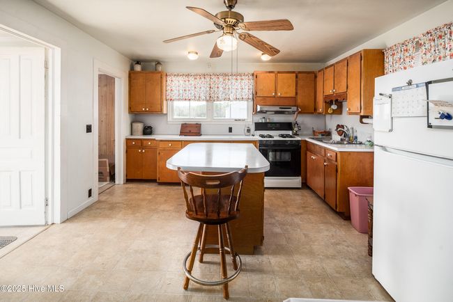 3775 Grifton Hugo Rd, House other with 5 bedrooms, 2 bathrooms and 2 parking in Grifton NC | Image 8
