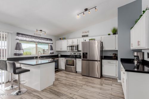 7235 W Flower St, Phoenix, AZ, 85033-5020 | Card Image