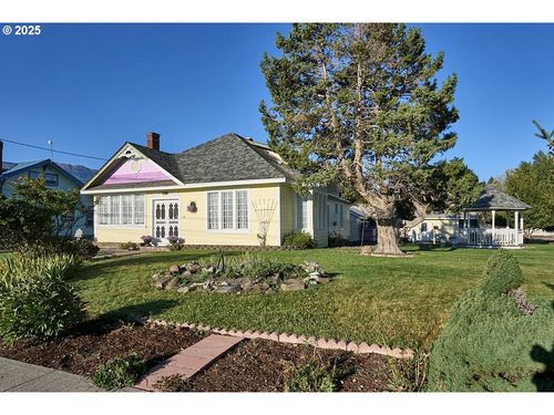 110 N Holmes St, Enterprise, OR, 97828-1070 | Card Image