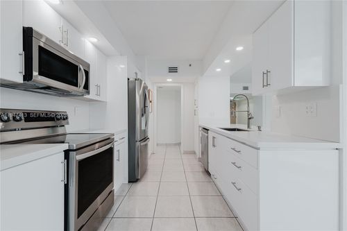 apt-338-16485 Collins Ave, Sunny Isles Beach, FL, 33160-4547 | Card Image