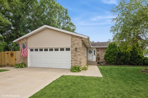 901 Woodhollow Dr, Schererville, IN, 46375-1174 | Card Image