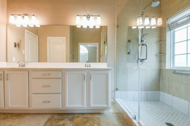 21818 Windsor Castle Dr, House other with 3 bedrooms, 2 bathrooms and 2 parking in Spring TX | Image 20