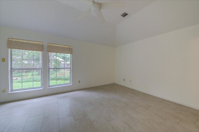 Fresh paint and newly installed tile | Image 15
