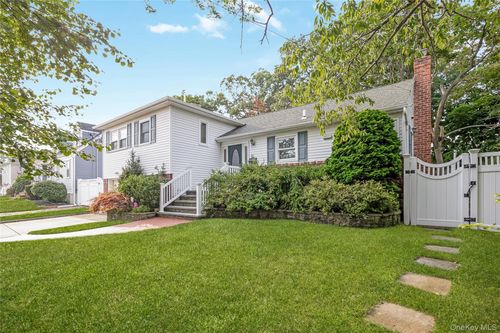 42 Richard Pl, Oyster Bay, NY, 11771-2009 | Card Image