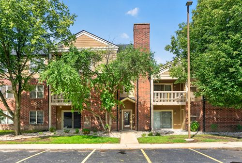 106-104 Glengarry Dr, Bloomingdale, IL, 60108-2351 | Card Image