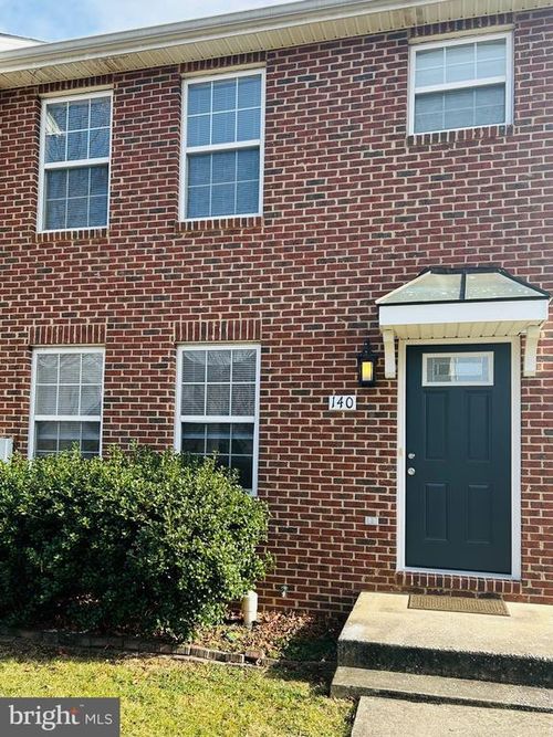 140 Lexington Ct, STEPHENS CITY, VA, 22655-3817 | Card Image