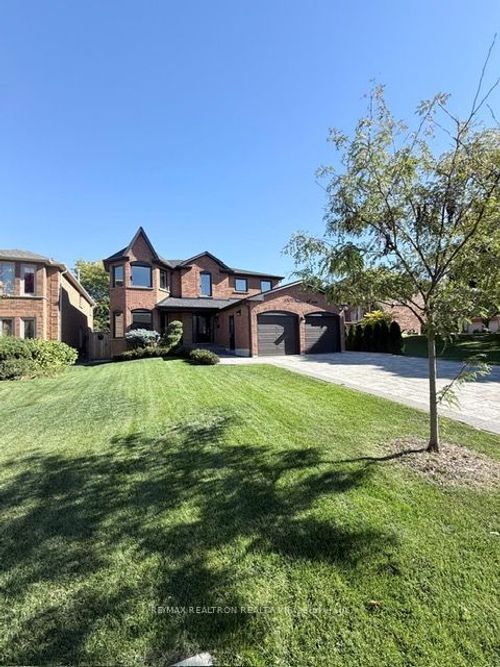 150 Newport Sq, Thornhill, ON, L4J7N5 | Card Image