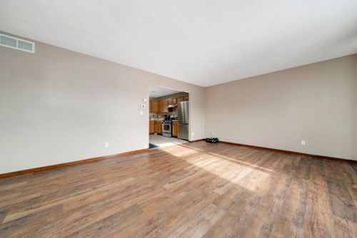 5304 E Hubbard Trl, BYRON, IL, 61010-9062 | Card Image