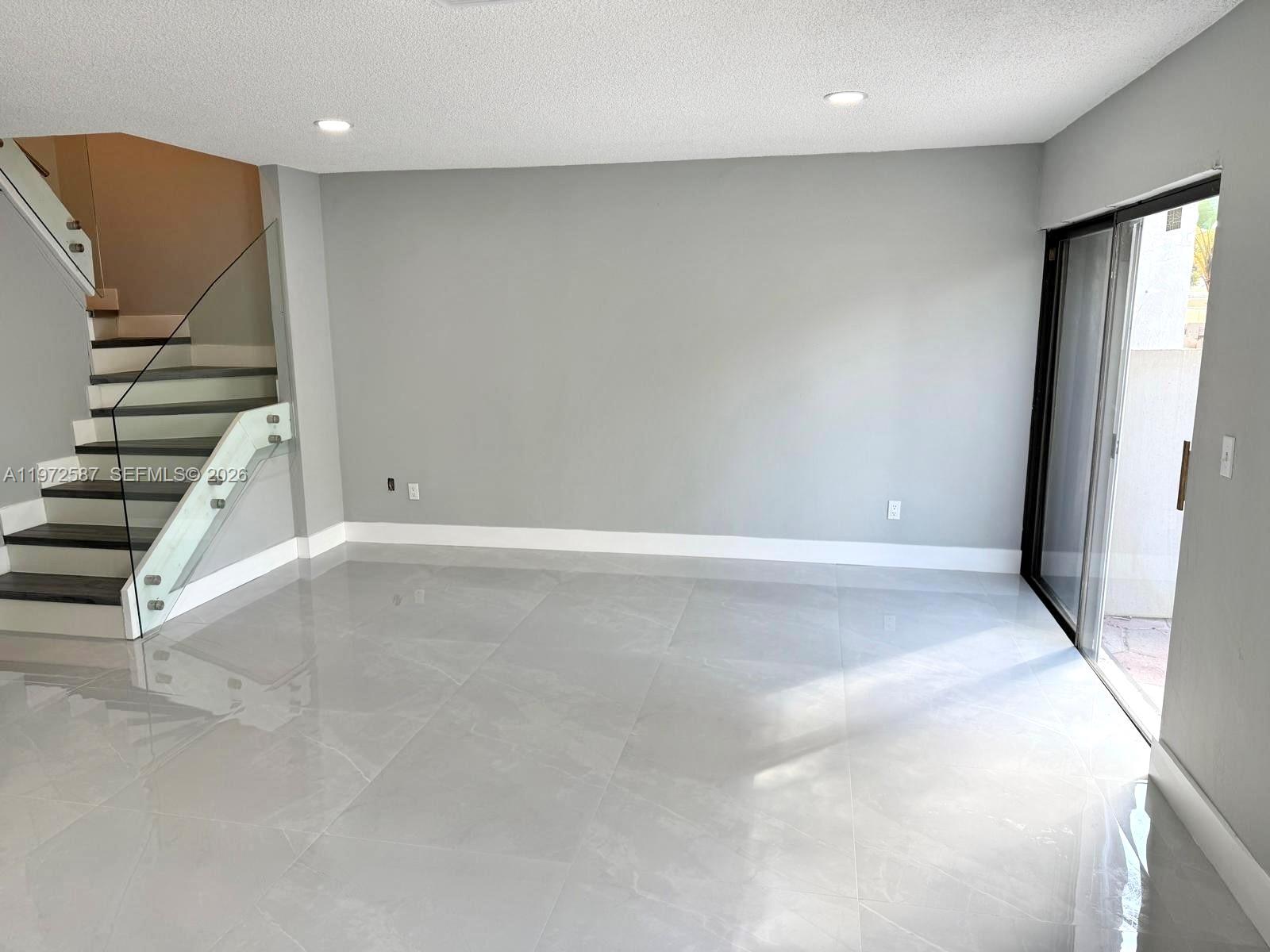 Residential Lease in Hollywood 5