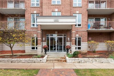 506 - 1327 E Washington Street, Condo with 2 bedrooms, 1 bathrooms and 1 parking in Des Plaines IL | Image 1