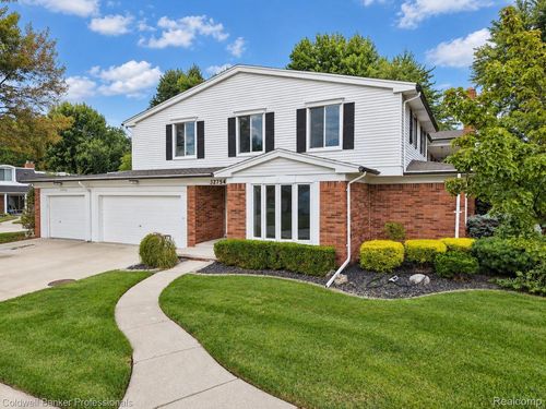 20-32754 Barclay Sq, Warren, MI, 48093-6105 | Card Image