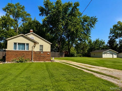 411 E Chestnut St, Gillespie, IL, 62033-1534 | Card Image