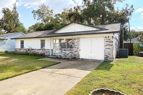 2304 Meadow Crst, Irving, TX, 75060-7230 | Card Image