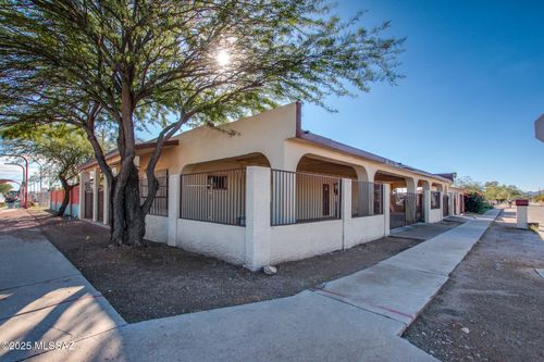 2502 S Park Ave, Tucson, AZ, 85713-4942 | Card Image