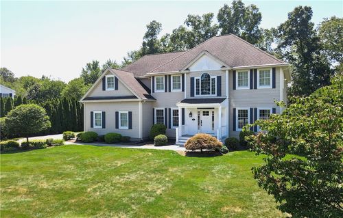 9 Elizabeth Dr, Lincoln, RI, 02865-1352 | Card Image