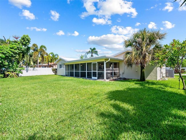 2721 Ne 45 Th St, House other with 2 bedrooms, 2 bathrooms and null parking in Lighthouse Point FL | Image 10