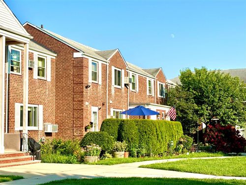 2-72 Little Neck Pkwy, Glen Oaks, NY, 11004-1128 | Card Image