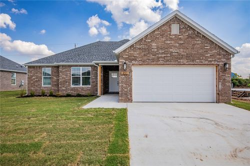 300 White Oak St, Gentry, AR, 72734-4005 | Card Image