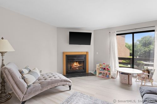 unit-51-157 Shelter Rock Rd, Danbury, CT, 06810-7069 | Card Image