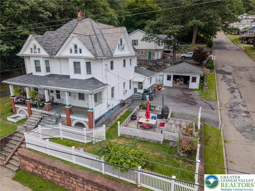 403 W Applegate Ave, Pen Argyl, PA, 18072-1426 | Card Image
