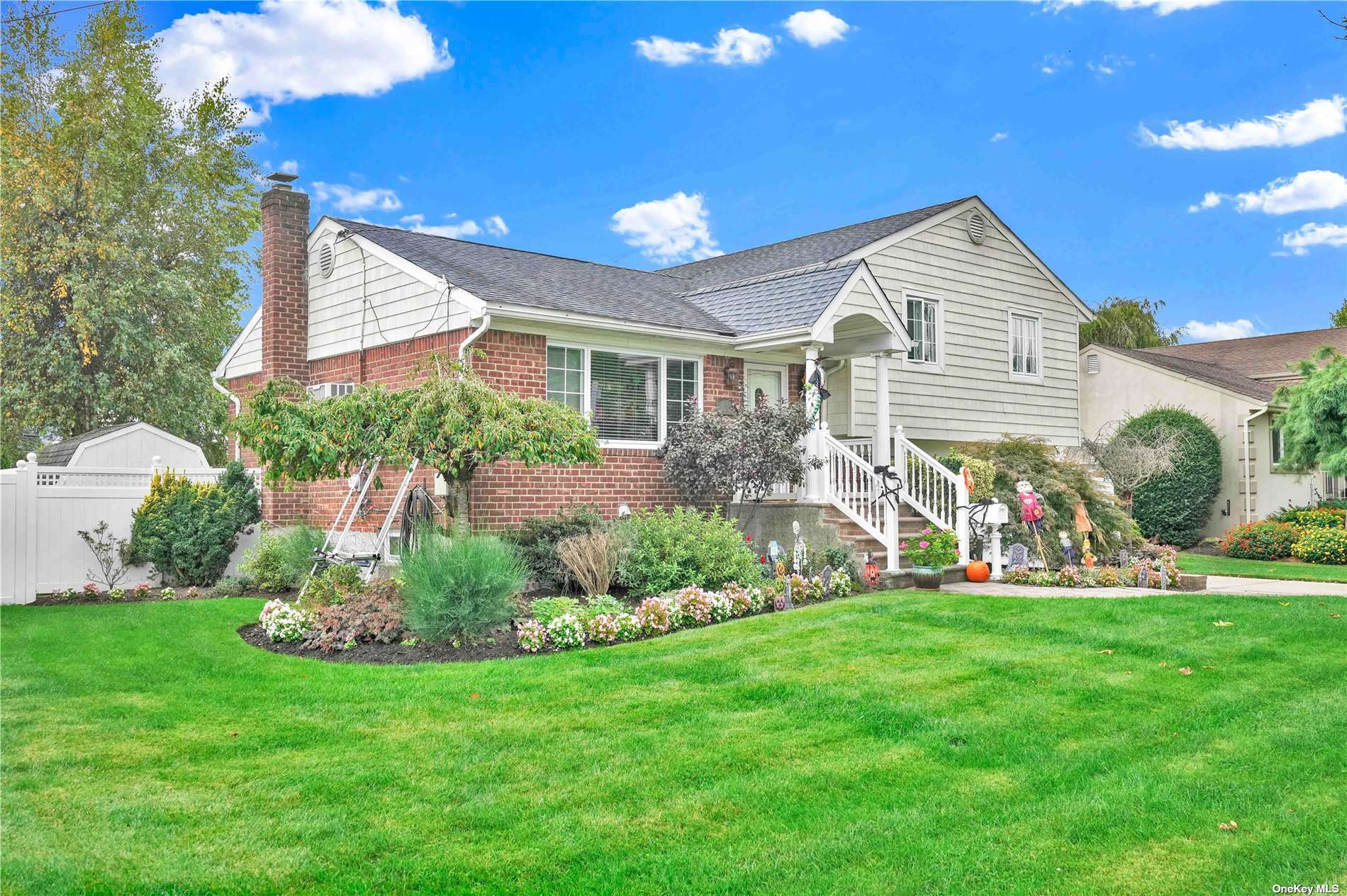 Hudson St, Hicksville, NY 11801