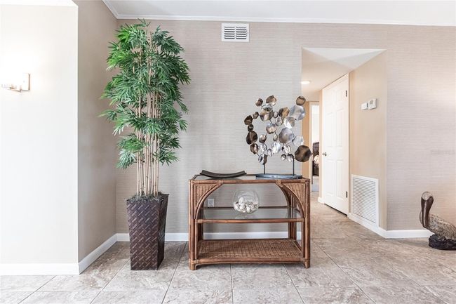 FOYER | Image 11