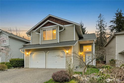 711 123rd Ave Ne, Lake Stevens, WA, 98258-8024 | Card Image