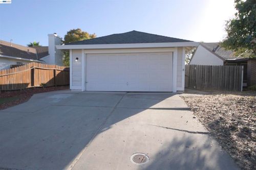 8019 Bugatti Ct, Sacramento, CA, 95828-5814 | Card Image